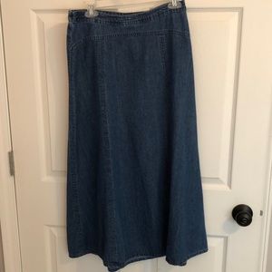 CLASSIC ELEMENTS Denim skirt. Very good used condition. Denim blue. Size small S
